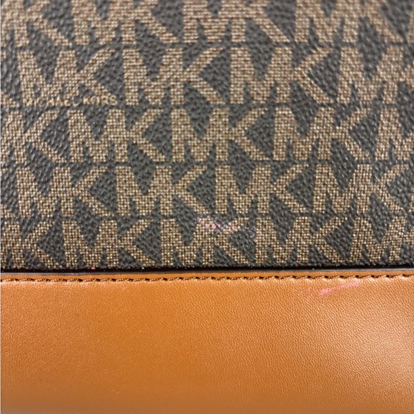 MK Large tote- new with tags - Picture 9 of 10